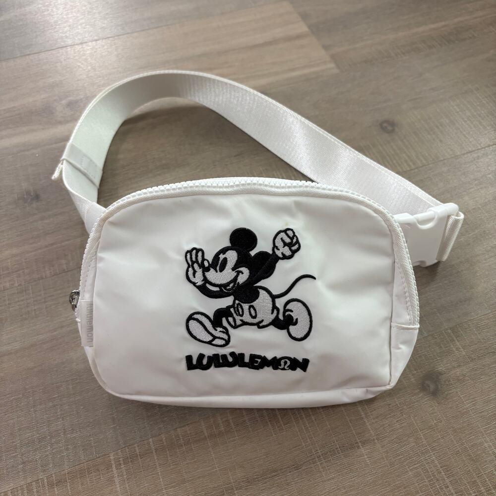 Lululemon Everywhere Belt Bag Mickey Mouse White - Picture 1 of 7